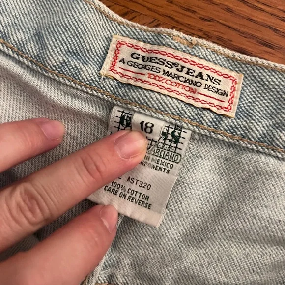 VINTAGE GUESS HIGH WAISTED DENIM SHORTS - Picture 2 of 8